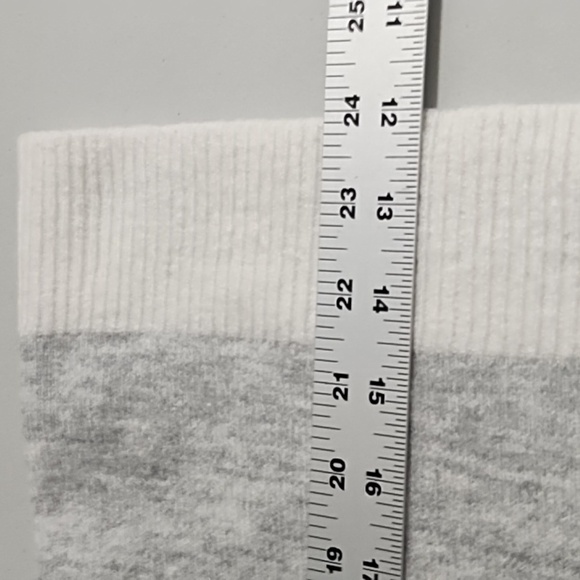 Staccato Winter White Gray Marled Color Blocked Casual Crewneck Sweater - Picture 5 of 10